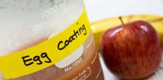 Упаковка із відбракованих яєць дозволяє зберігати фрукти та овочі довше та безпечніше