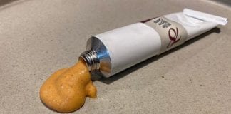 Римські канікули. Італійці поклали лазанью в тюбики та змушують відвідувачів лизати тарілки