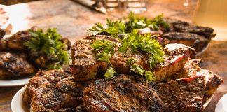 В Ізраїлі представили перший в світі стейк рибай на основі клітин, надрукований на 3D принтері