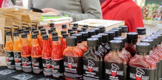 Роздери горлянку! Вінницька компанія робить надгострі соуси з провокативними назвами