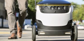 Автономні роботи з доставки їжі атакують «останню милю»