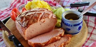 Миколаївська компанія пече хліб із м’яса, а ковбасу варить із водоростей та грибів