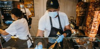 «Ряба» пішла на зліт: МХП йде на вулиці з шаурмою та нагетсами