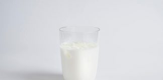 Стартап розробив рослинне молоко з вишневих кісточок