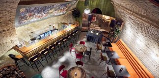 У Києві з’явився бар, де в йогурт додають ром