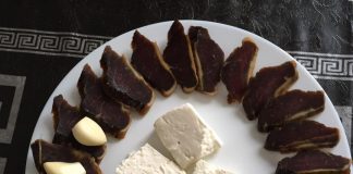 Прикарпатський фермер створив хамон із баранини. Рецепту — сотні років