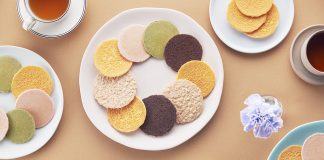 Столітня компанія із Японії пече крекери із голів креветок та залишків лапші