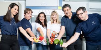 Помідори та манго вкриють невидимою їстівною плівкою — замість пластикової упаковки