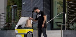 Клієнтам Uber Eats ланчі доставлятимуть роботи