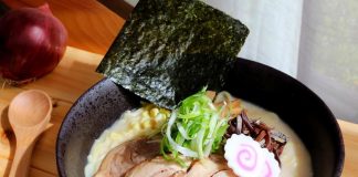 Автономний робот розвозить суп рамен по дзвінку з мобільного