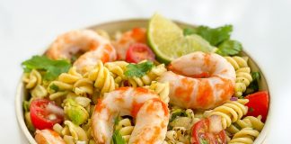 Відомий шеф-кухар Спайк Мендельсон інвестує в кокосові креветки