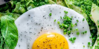 Супермаркети продаватимуть веганські яйця, які виглядають точно як справжні