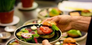 Перша публічна дегустація лабораторної яловичини: це дійсно смакує як м’ясо