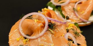 В магазинах з’явиться лосось із спіруліни — він копчений та містить 40% білка