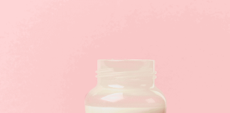 Замість людського та коров’ячого: перша компанія отримала дозвіл на продаж молока із мікробів