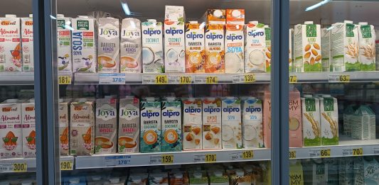 Немолочні ріки. Огляд ринку рослинного молока від NEWFOOD.UA